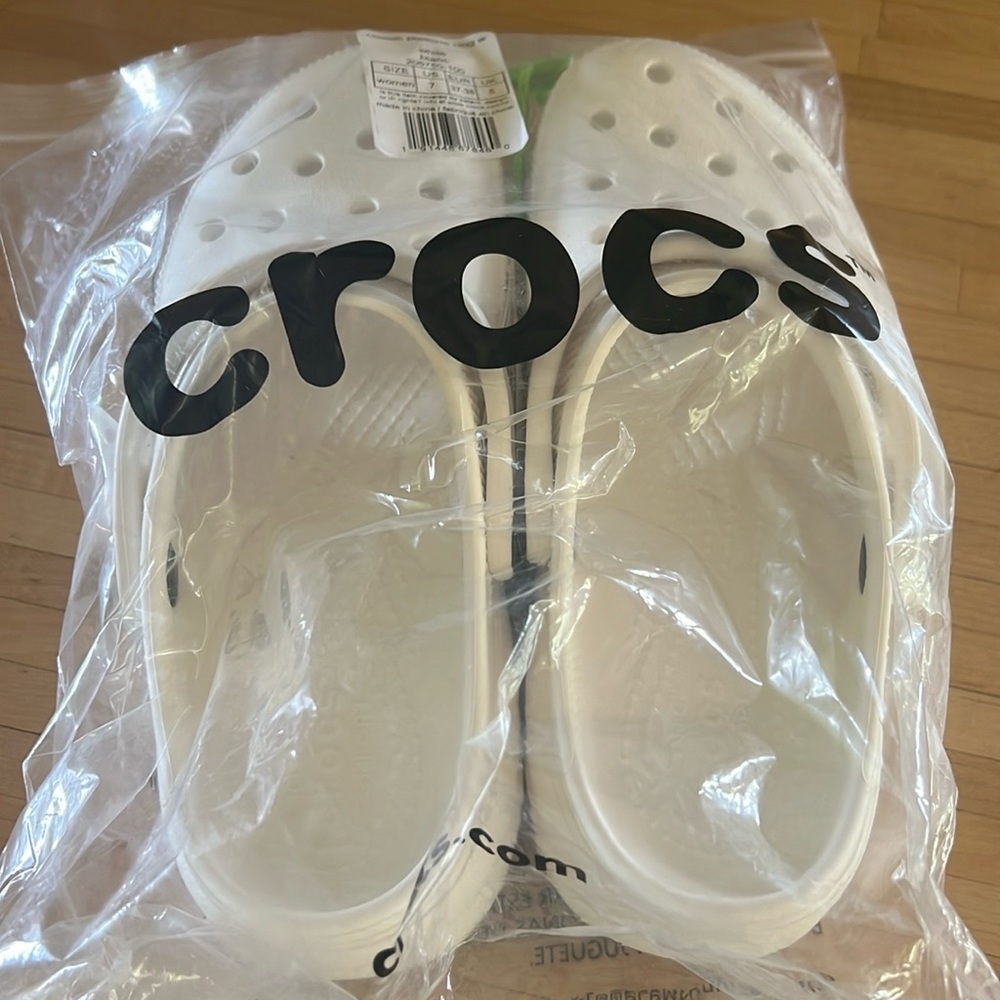 Brand new crocs